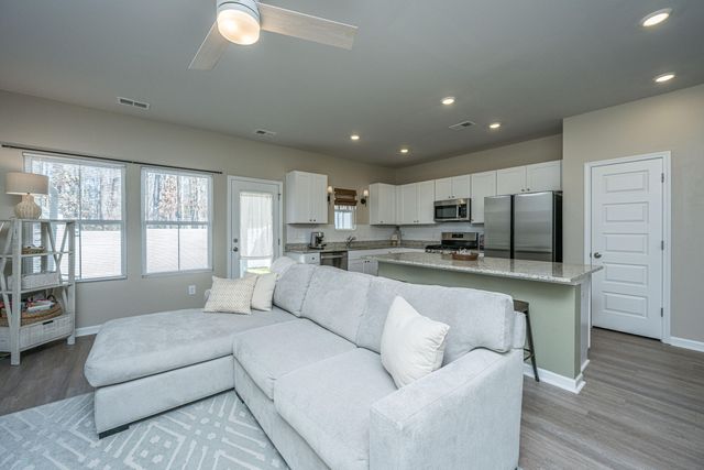 8016 Reagan Way, North Charleston, SC 29418