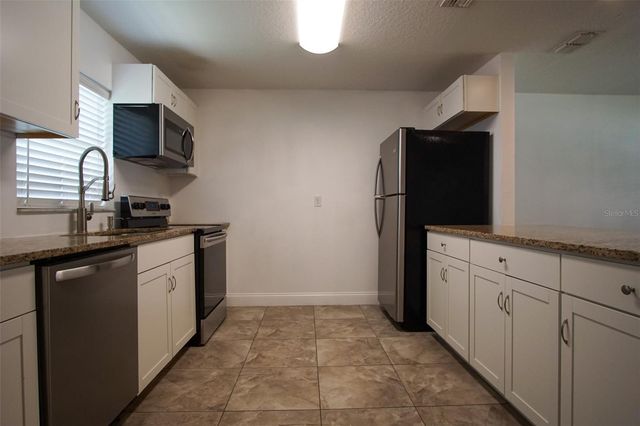 217 W MAPLE STREET, Davenport, FL 33837