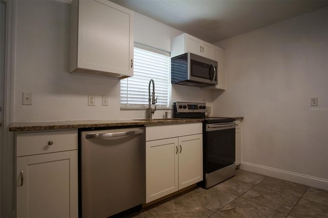 217 W MAPLE STREET, Davenport, FL 33837