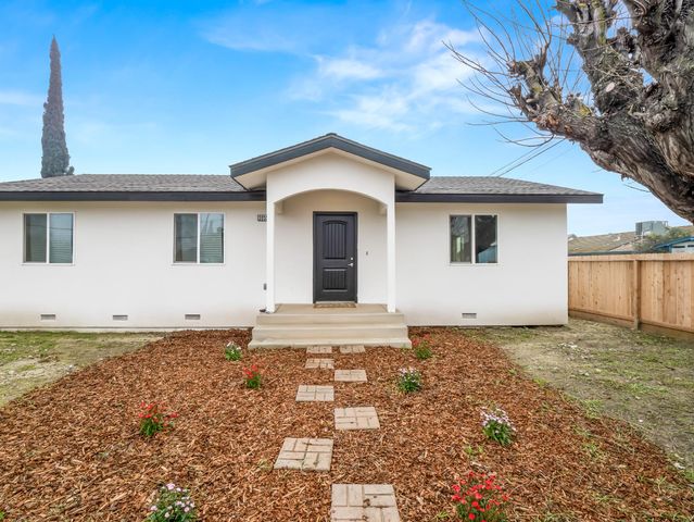 3055 E Olney Avenue, Fresno, CA 93725