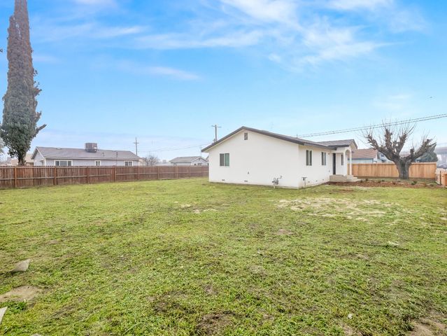 3055 E Olney Avenue, Fresno, CA 93725