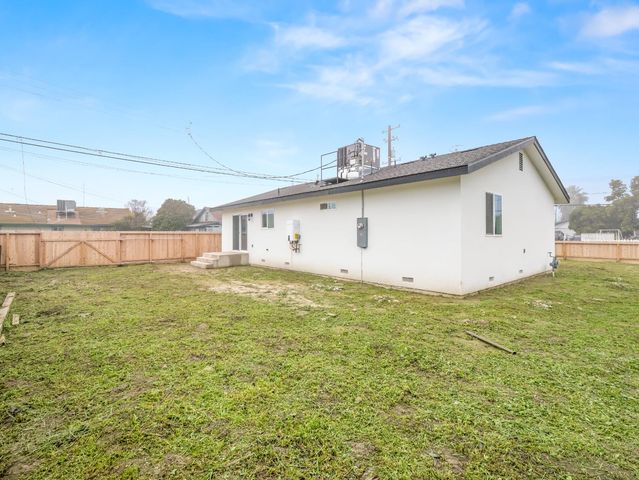 3055 E Olney Avenue, Fresno, CA 93725