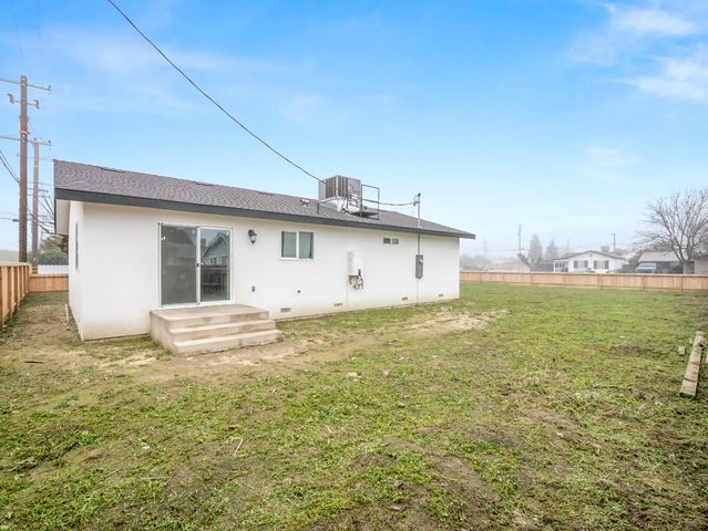 3055 E Olney Avenue, Fresno, CA 93725