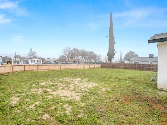 3055 E Olney Avenue, Fresno, CA 93725