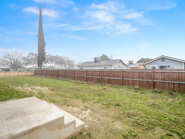 3055 E Olney Avenue, Fresno, CA 93725