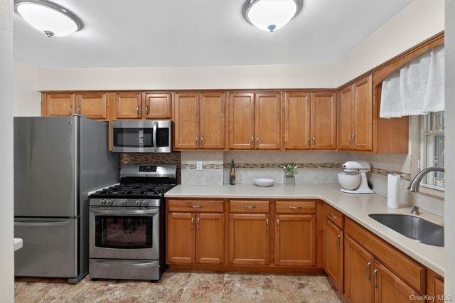 3215 Bruckner Boulevard, Bronx, NY 10461