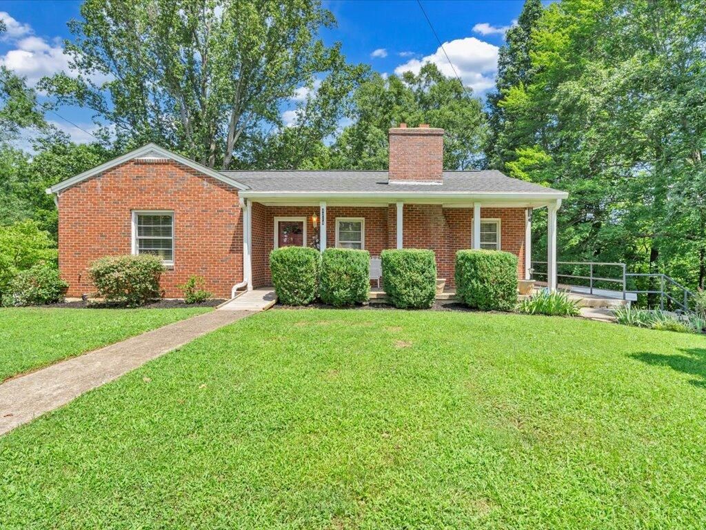 4214 Sunset DR, Martinsville, VA 24112