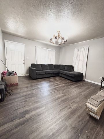 737 Dupuy St., Hopkinsville, KY 42240