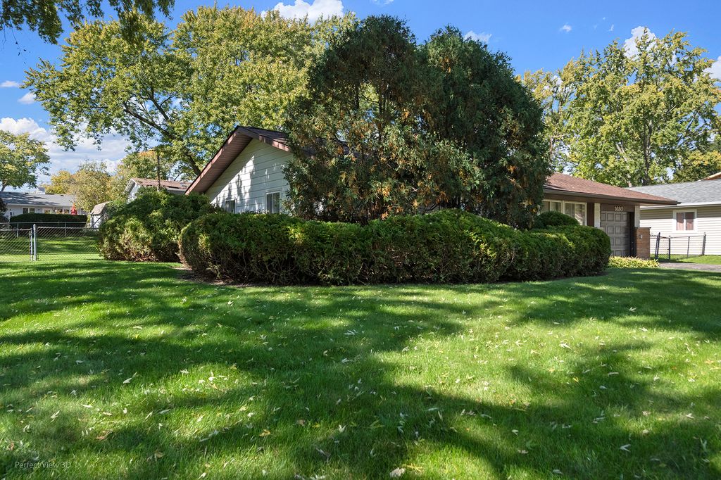 1680 pierce Road, Hoffman Estates, IL 60169 — photo 2