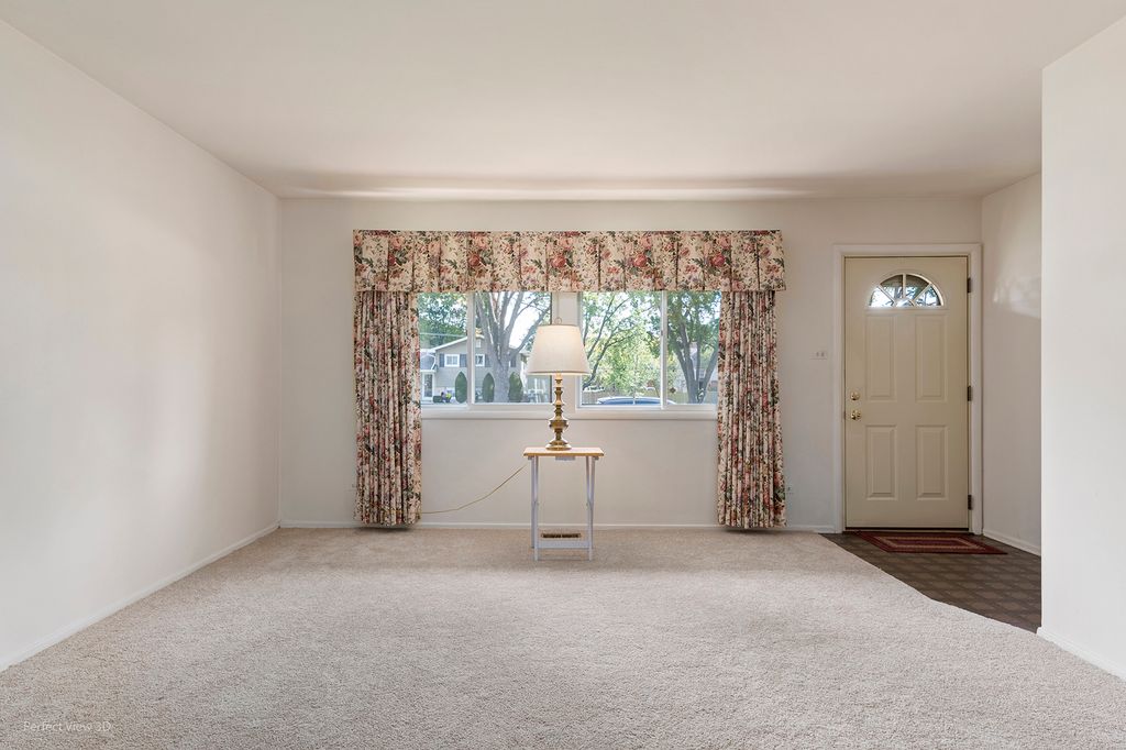 1680 pierce Road, Hoffman Estates, IL 60169 — photo 5