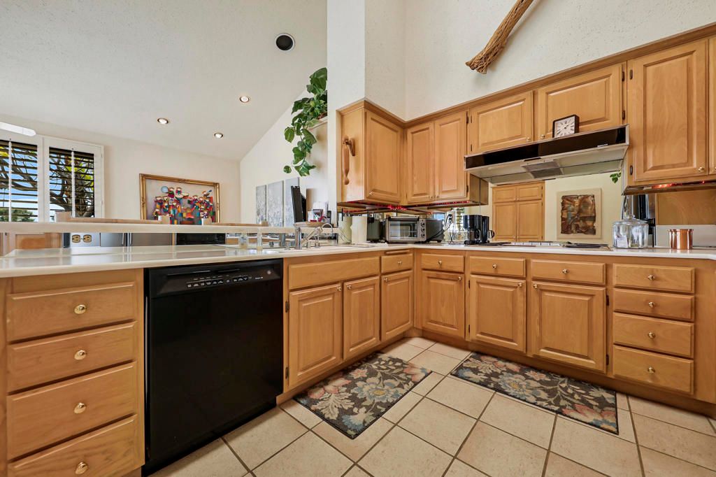 Image 14 of property listing at 229 Green Mountain Drive, Palm Desert, CA 92211