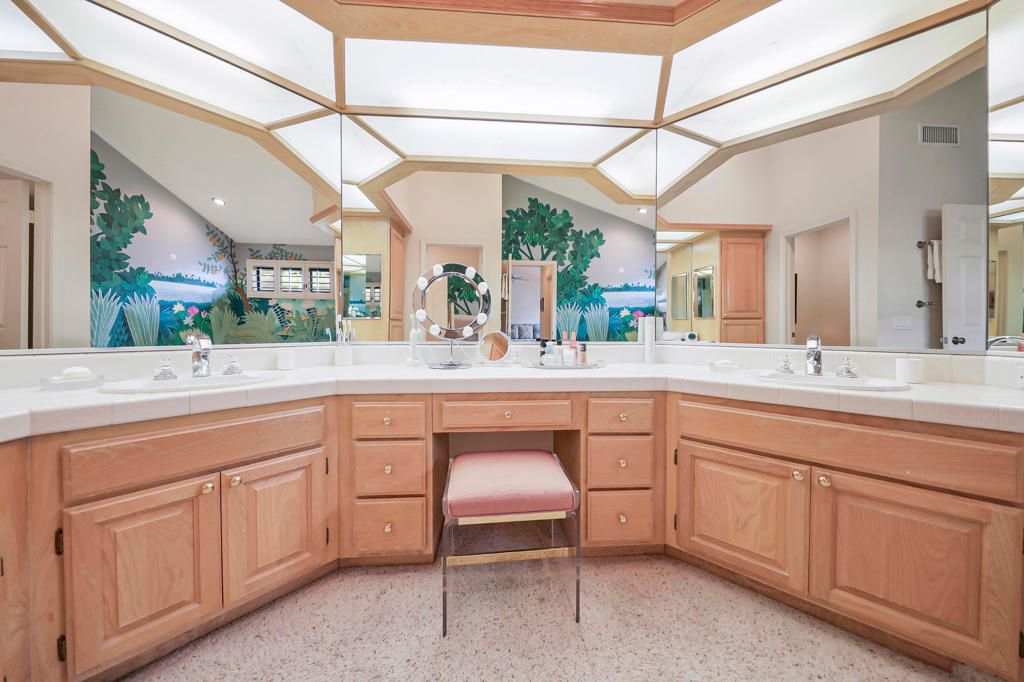 Image 27 of property listing at 229 Green Mountain Drive, Palm Desert, CA 92211