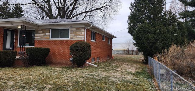 21792 Elmwood Avenue, Eastpointe, MI 48021