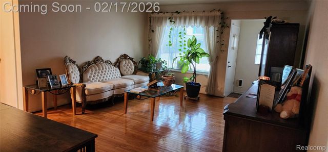 21792 Elmwood Avenue, Eastpointe, MI 48021