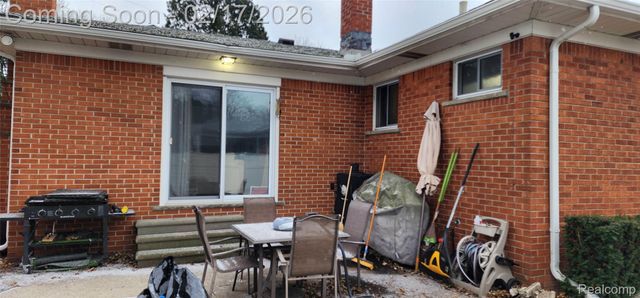 21792 Elmwood Avenue, Eastpointe, MI 48021