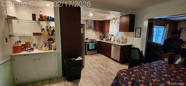 21792 Elmwood Avenue, Eastpointe, MI 48021