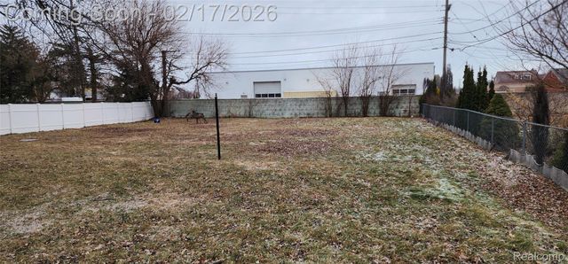 21792 Elmwood Avenue, Eastpointe, MI 48021