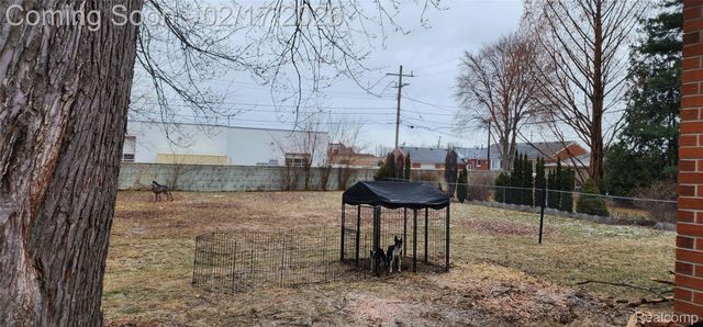 21792 Elmwood Avenue, Eastpointe, MI 48021