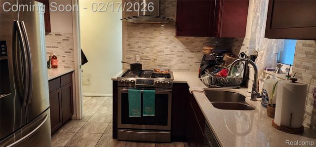 21792 Elmwood Avenue, Eastpointe, MI 48021