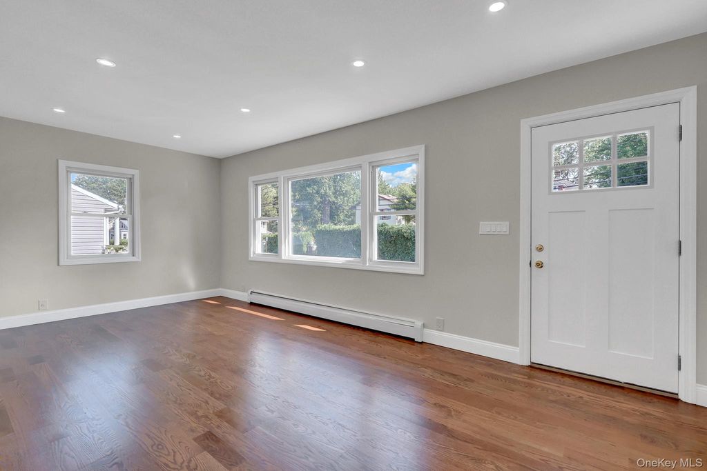 71 Valentine Avenue, Glen Cove, NY 11542 — photo 3