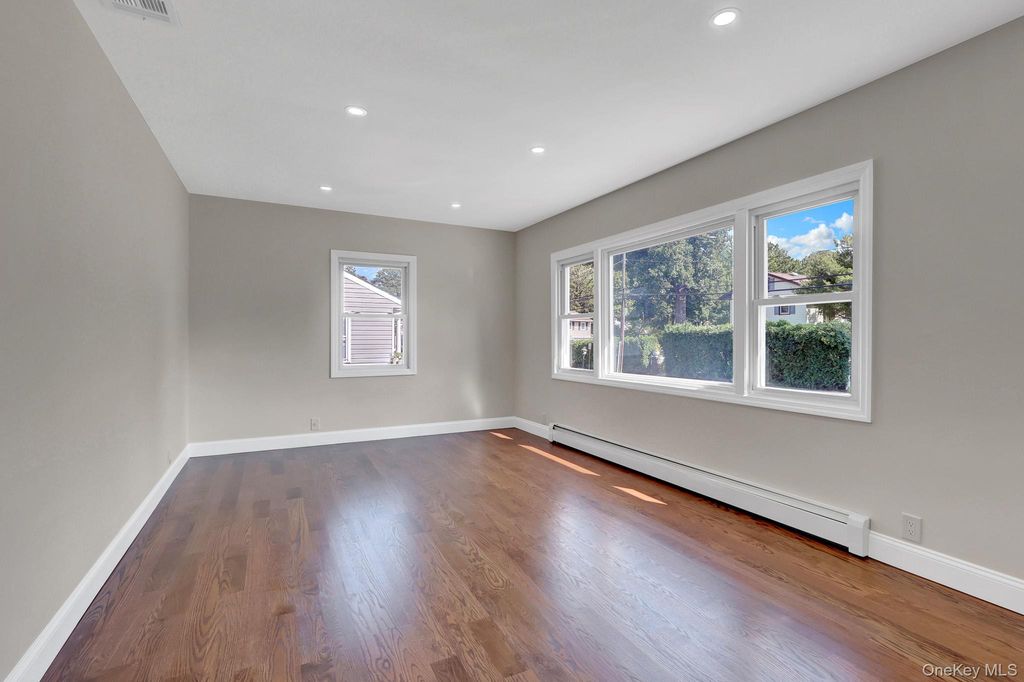 71 Valentine Avenue, Glen Cove, NY 11542 — photo 4