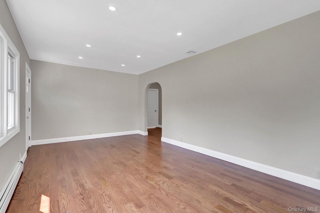 71 Valentine Avenue, Glen Cove, NY 11542 — photo 5