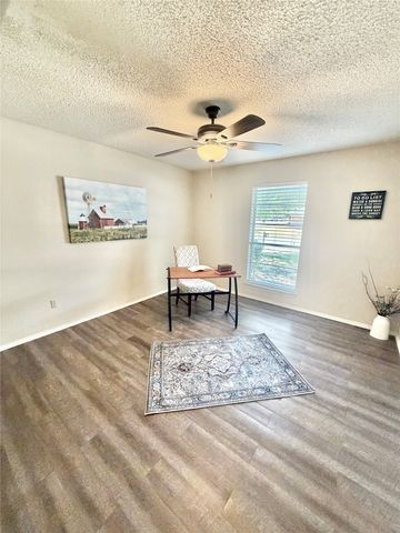 101 Diane Drive, Sanger, TX 76266