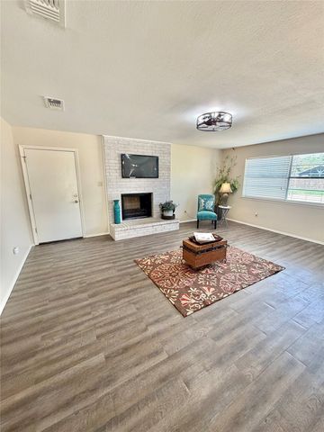 101 Diane Drive, Sanger, TX 76266