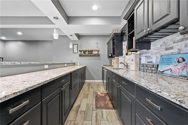 2250 SW Forestpark Place, Lee's Summit, MO 64081