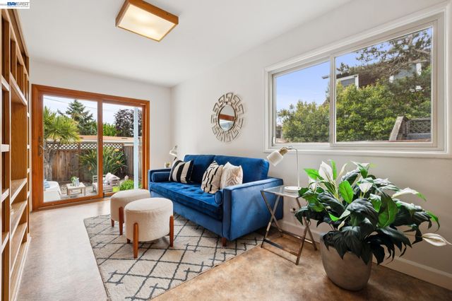 3287 Briggs Ave, Alameda, CA 94501