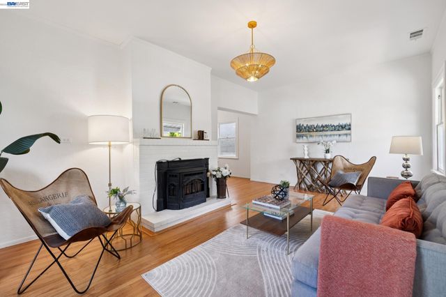 3287 Briggs Ave, Alameda, CA 94501