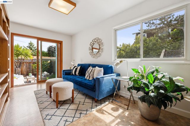 3287 Briggs Ave, Alameda, CA 94501
