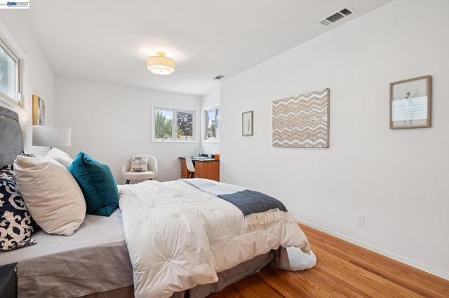 3287 Briggs Ave, Alameda, CA 94501