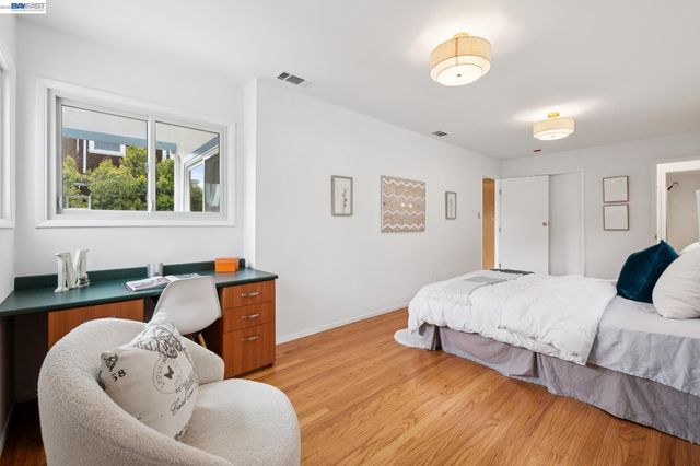 3287 Briggs Ave, Alameda, CA 94501