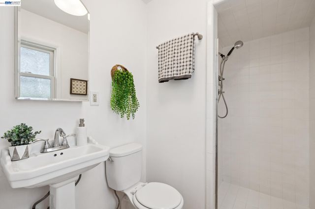3287 Briggs Ave, Alameda, CA 94501