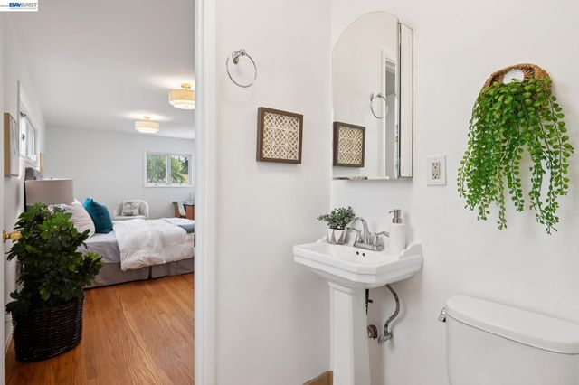 3287 Briggs Ave, Alameda, CA 94501