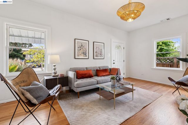 3287 Briggs Ave, Alameda, CA 94501