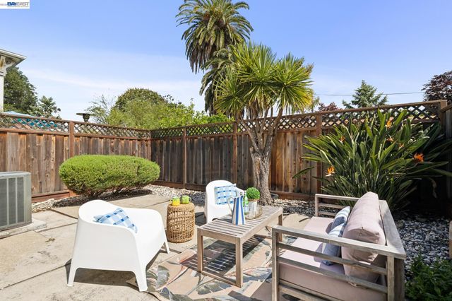 3287 Briggs Ave, Alameda, CA 94501