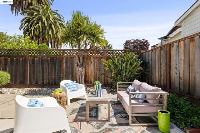 3287 Briggs Ave, Alameda, CA 94501