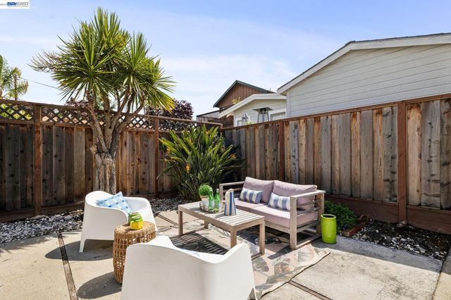 3287 Briggs Ave, Alameda, CA 94501