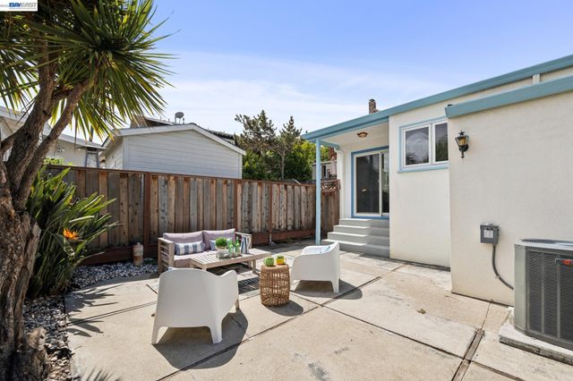 3287 Briggs Ave, Alameda, CA 94501