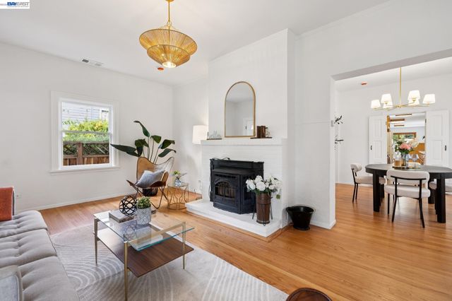 3287 Briggs Ave, Alameda, CA 94501