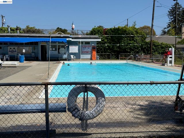 3287 Briggs Ave, Alameda, CA 94501