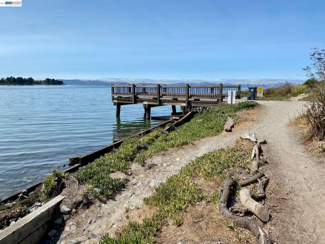 3287 Briggs Ave, Alameda, CA 94501
