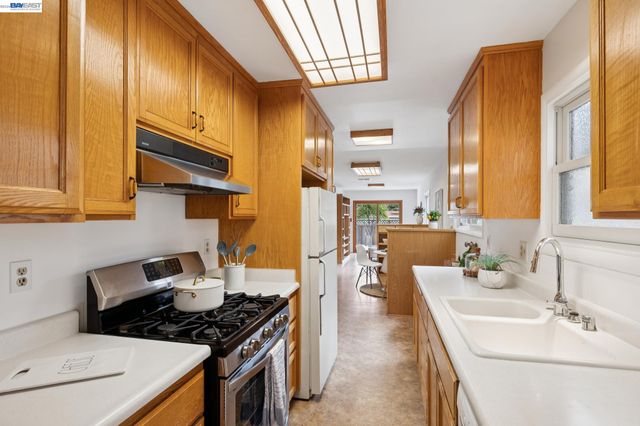 3287 Briggs Ave, Alameda, CA 94501