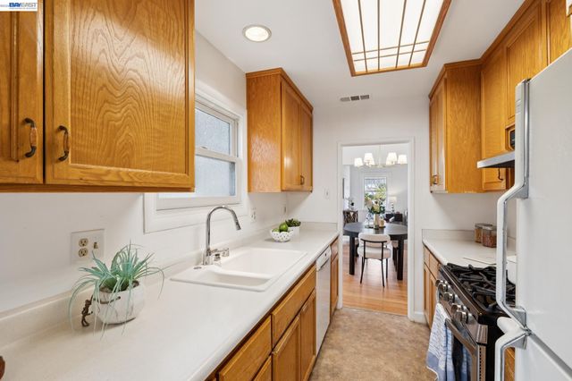 3287 Briggs Ave, Alameda, CA 94501