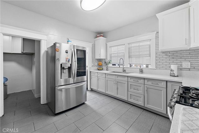 1665 Arlington, Los Angeles, CA 90019