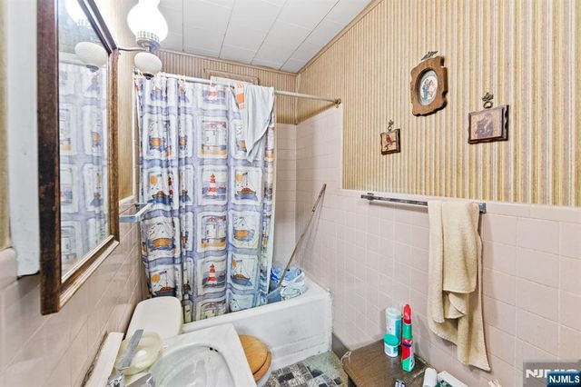 400 41st Street, Union City, NJ 07087