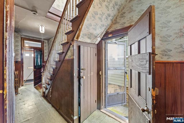 400 41st Street, Union City, NJ 07087