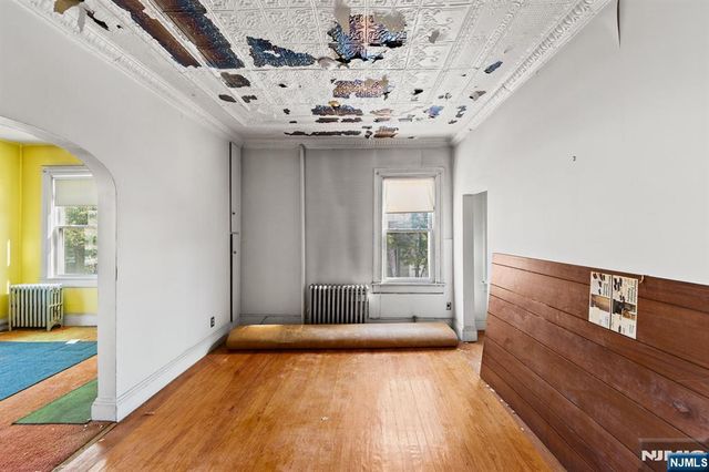 400 41st Street, Union City, NJ 07087